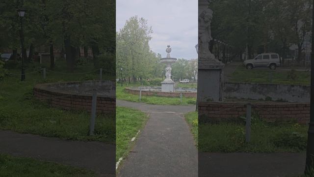 Забытый фонтан в городе Электросталь во дворе дома по улице Мира д.4.