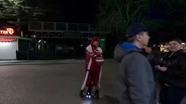 ▶️ Вечерняя прогулка .Чудные собачки . Гитарист . Сделали нервы. Ялта набережная.Крым сегодня