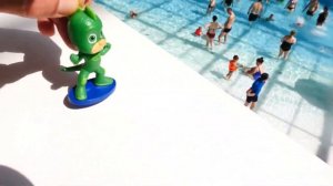 Школа героев Акватим откопала СОКРОВИЩЕ РОМЕО! Герои в Масках и игрушки устроили игры в бассейне