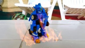 Видео с игрушками Монкарт - Кто из Акватим победит? – Трансформеры и машинки.