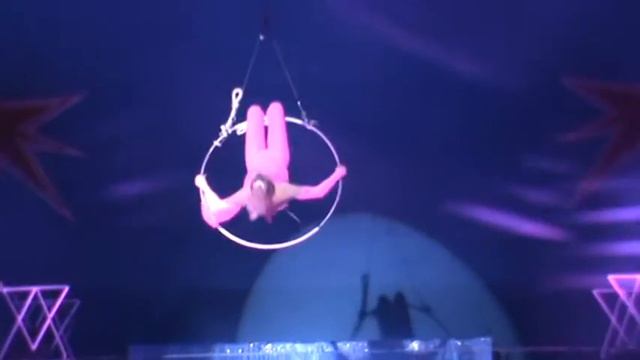Air Ring in Ice Show \ Воздушное кольцо смотреть онлайн