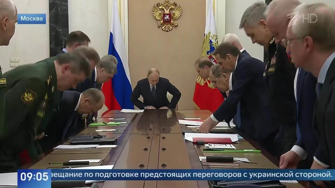 Путин провел совещание по подготовке переговоров с украинской стороной