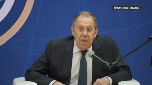 Лавров назвал Зеленского жалким человеком
-Бегает, требует встретиться лично.