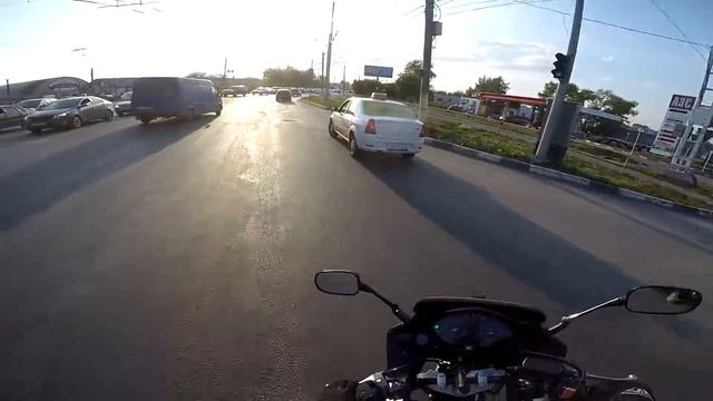 Воровского-Попова. Таксист заехал под кирпич на запра? смотреть онлайн