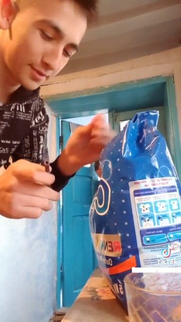 Внук приехал к бабушке, что будет если взорвать бабушк смотреть онлайн