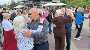 Красные цветы... 03.05.25...