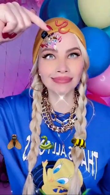 Я люблю кушать челлендж девушка ест