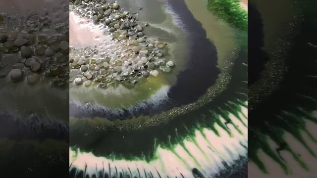 Картина смолой, камни