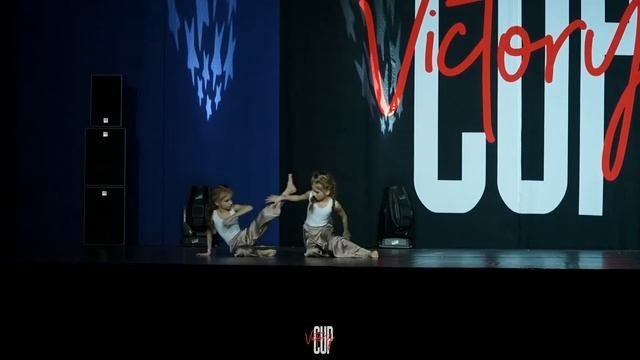 VICTORY CUP 2022 | BEST DUET CHOREO BEGINNERS | ДЖАТИЕВЫ ВЕРОНИКА И ВИКТОРИЯ