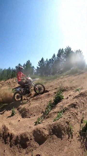 ПЕРЕМОТКА песка в горку #shorts #sorts #motovlogger #entertainment #enduro #aut смотреть онлайн