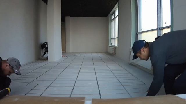 Монтаж электрического теплого пола в режиме таймлапс