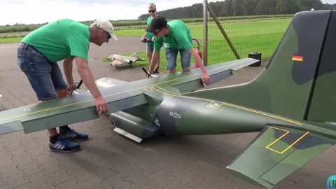 Летающая модель самолёта