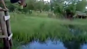 Алкаши на тарзанке. Пьяная деревня!