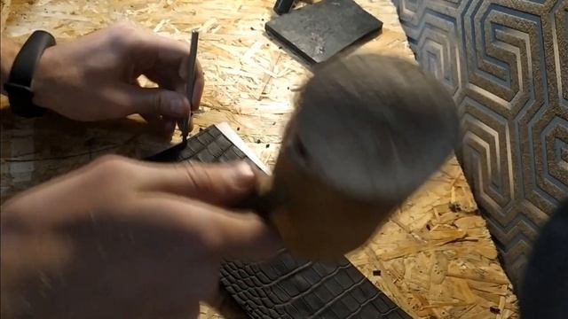 Кошелек Bifold из кожи с крокодиловым тиснением и крейзи хорс