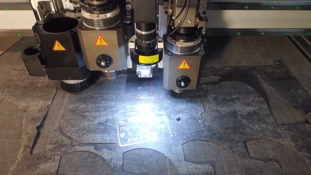 Голова POT9K на плоттере Ruizhou RZCRT5 режет прокладки из паро смотреть онлайн