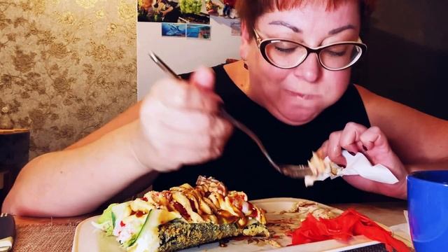 Пожрем/Мукбанг вместо роллов у меня ролсдог😋/обжор и разговоры на камеру