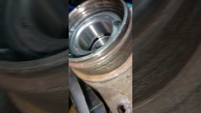 как смазать двухрядный подшипник iveco передней ступицы смотреть онлайн