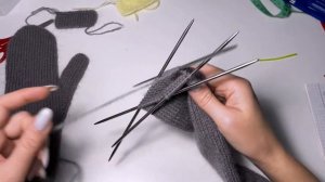 Рукавички, пушистые варежки из ангоры спицами. МК