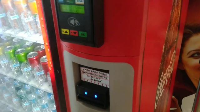 Напитки по выгодным ценам в зоне вылета аэропорта Гази Паша, Турция смотреть онлайн