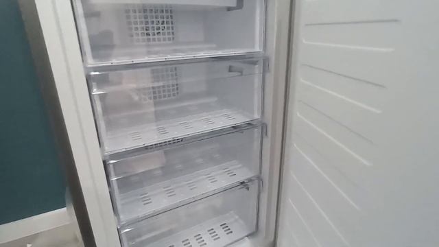 Распаковка — Холодильник с морозильником Beko B3R0CNK332HXBR смотреть онлайн