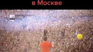 Зрители поют вместе с исполнителем