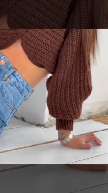 Свитер крупный вязки с оригинальным кроем, подойдёт под все твои looks🤩Modnica shop смотреть онлайн