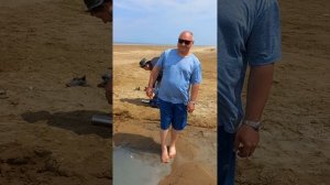 Горячий источник на берегу Каспийского моря.