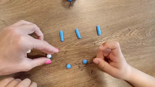 Лепим простого монстра Трио из воздушного пластилина.