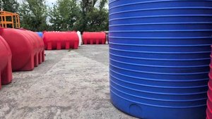 Емкости пластиковые различного объём и назначения.