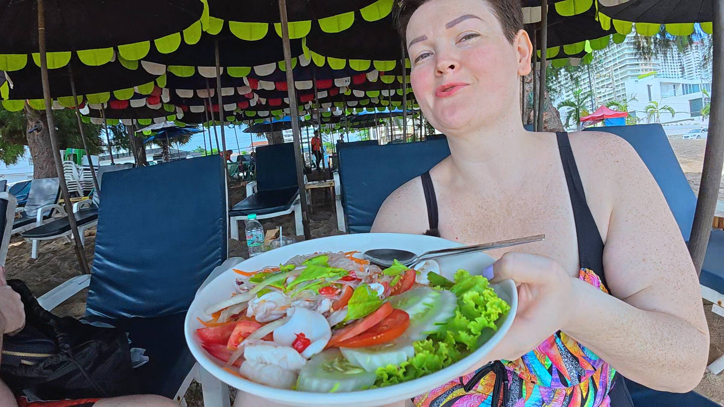 Мукбанг на море ВСЁ ВКУСНО! Пируем на пляже в Паттайе, ОБЖИРАЕМСЯ морепродуктами! Отдых в Таиланде
