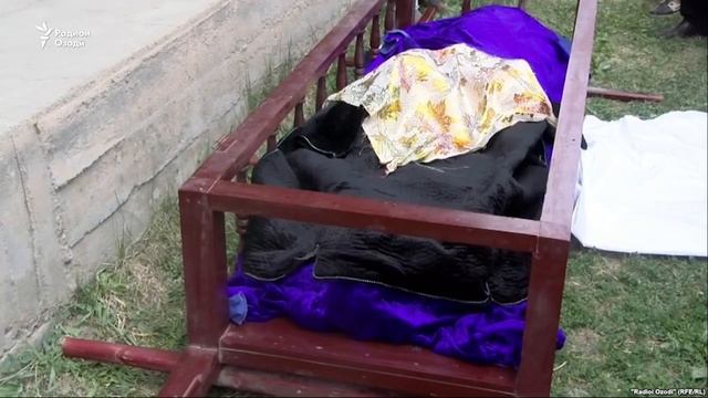 ШОК!! ДАР ЧАНОЗАИ БАРОДАРАШ 3 КАСРО КУШТ!! НА ПОХОРОНАХ БРАТА УБИЛ 3 ЧЕЛОВЕКА!! смотреть онлайн