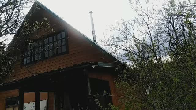 Посадила редис, взошёл лук, обрезала спирею, ремонт трубы, накрыли клубнику. 18/2025