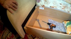 Боковины дивана шатаются... Не спешите выбрасывать диван.