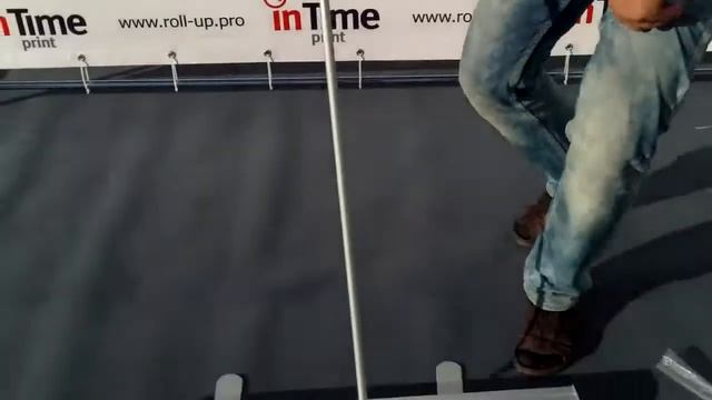 Сборка стенда Roll Up смотреть онлайн