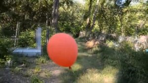 Девочка. Шарик. Клабище.