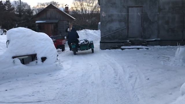 Запускаем Мотоциклы из сугроба, после длительного простоя-Урал и Муравей с Китайскими моторами