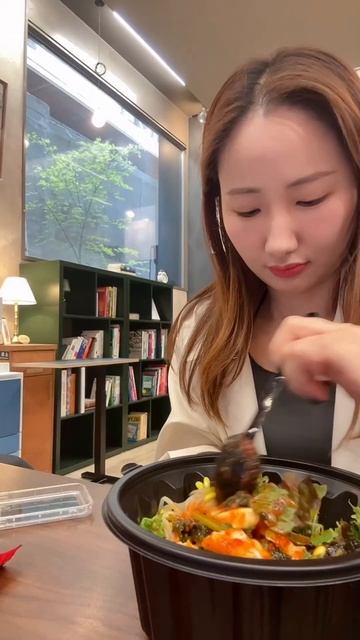 Поехала в Сеул одна, Что я сегодня ела в Корее?🇰🇷🌸 #б смотреть онлайн