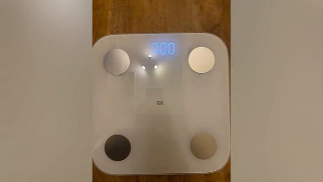Умные весы Xiaomi Mi Body Composition Scale S400 смотреть онлайн