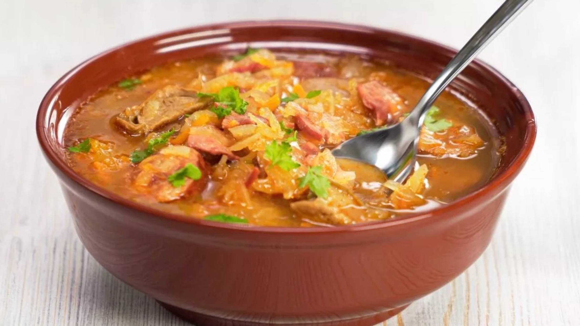 КАПУСТНИЦА - вкусный и сытный суп из квашеной капусты. Словацкая кухня. Рецепт от Всегда Вкусно!