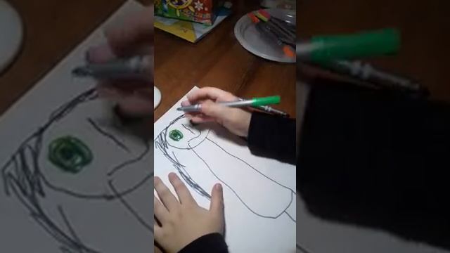 Ангелине 4 года-рисует маму😊😁 смотреть онлайн