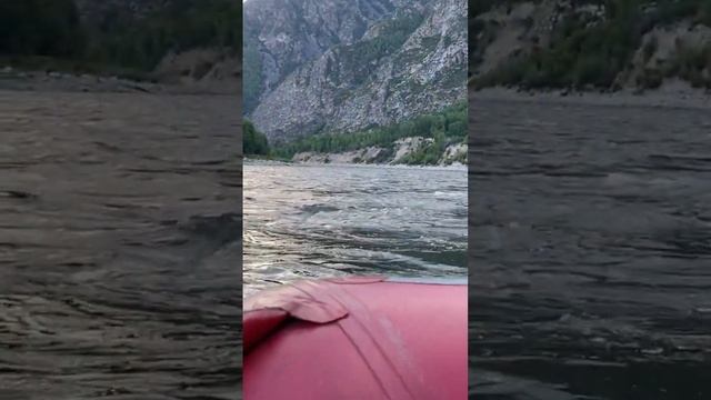20. По волнам. #mountains #nature #travel #fishing #сплавпореке #енисей #горы