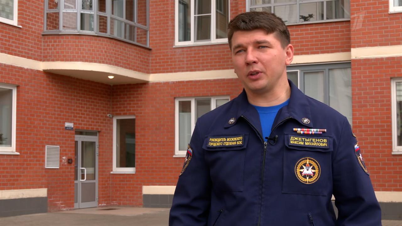 Технология "под ключ": спасатель рассказал, как избежать выпадения детей из окон