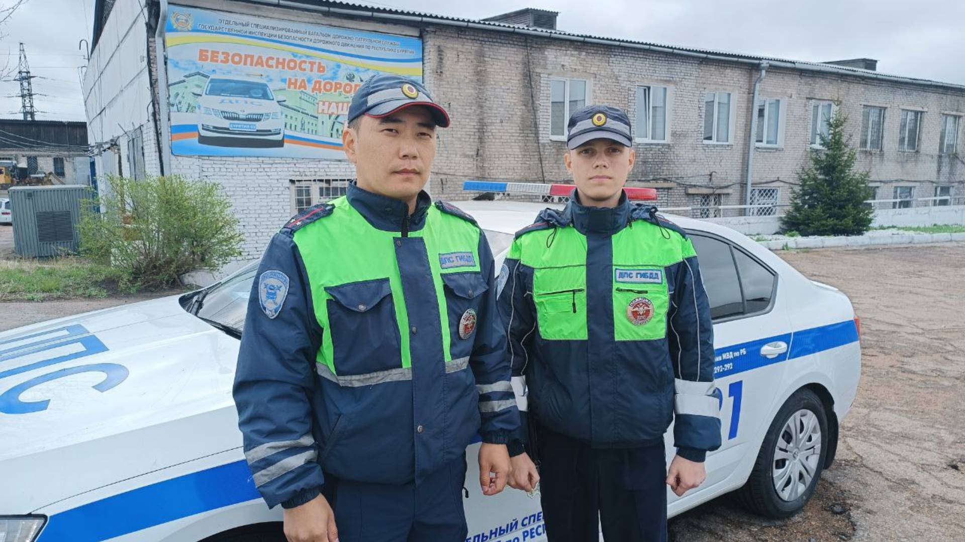 Госавтоинспекторы Бурятии помогли жительнице Улан-Удэ спасти дочь в экстренной ситуации