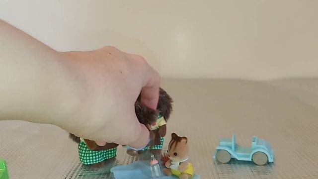 Sylvanian families Малыш ежик и бельчонок смотреть онлайн