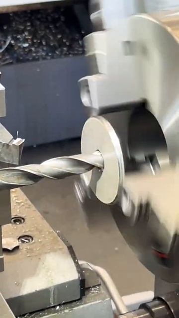 Сверление отверстия/Drilling hole смотреть онлайн