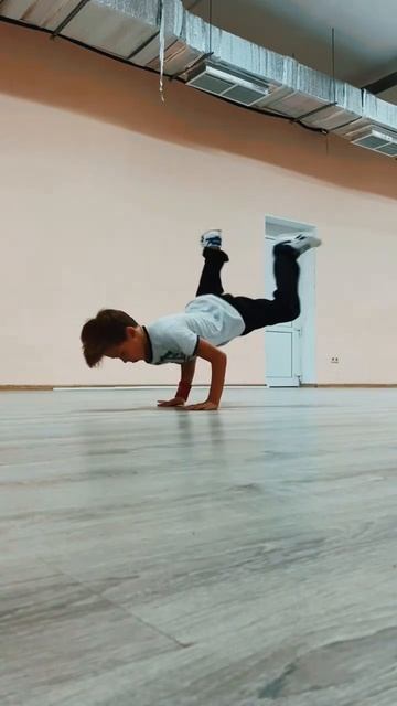 Training time😉 #unitycrew #dance #брейкданс #школатанцев #hiphop #москва #танцы #хипхоп #breakdance