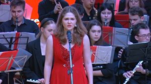 "Тёмная ночь" исполняет Елизавета Киричук