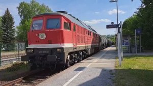 Тепловоз ТЭ109 232 690-8 с цистернами для бензина