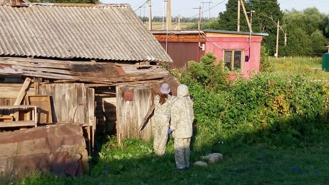 Крушим сарай!