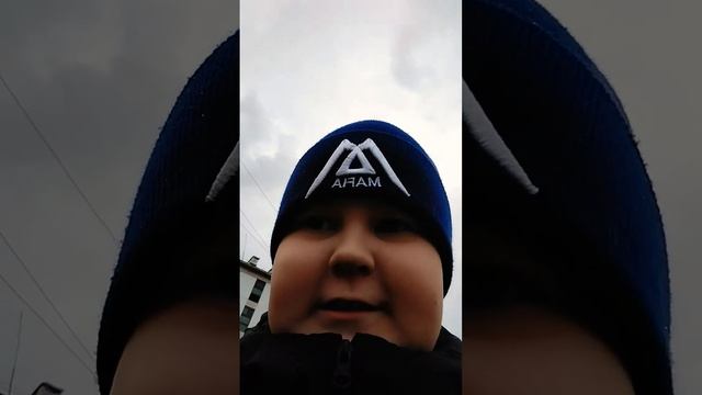 Помогите он меня держит в подвале и не разрешает видео смотреть онлайн